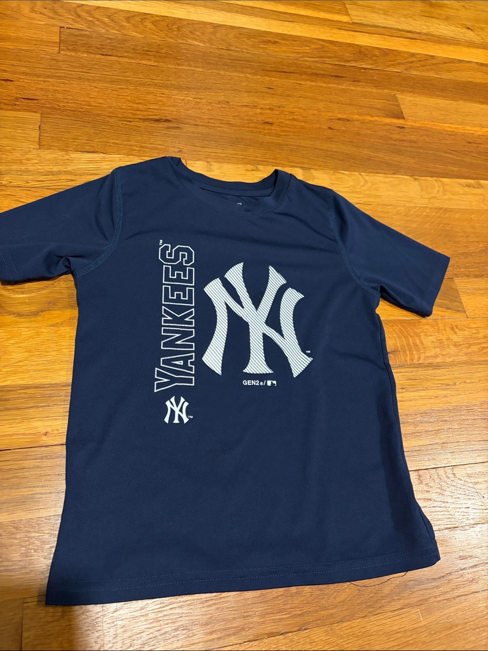 Genuine Merchandise Navy Yankees Graphic Tee